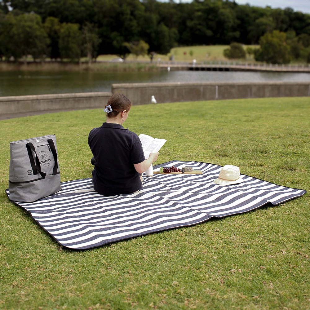 DÃ­a De Campo Rug w/ Waterproof Backing
